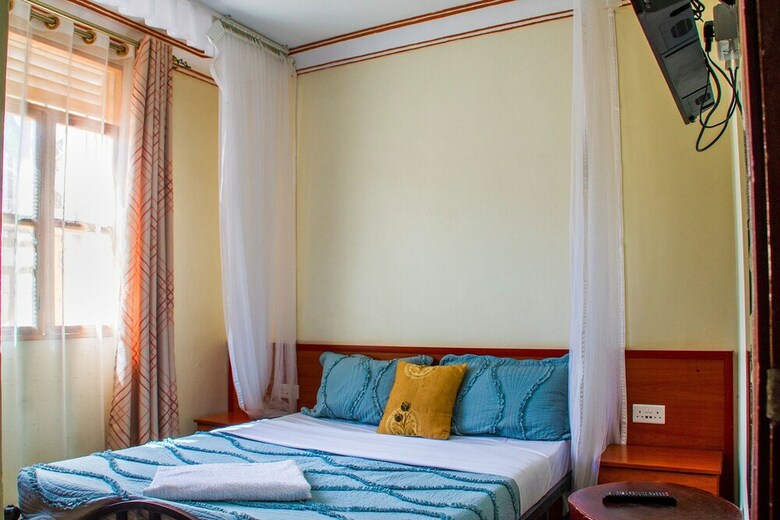 Hotel Alvers Mukono
