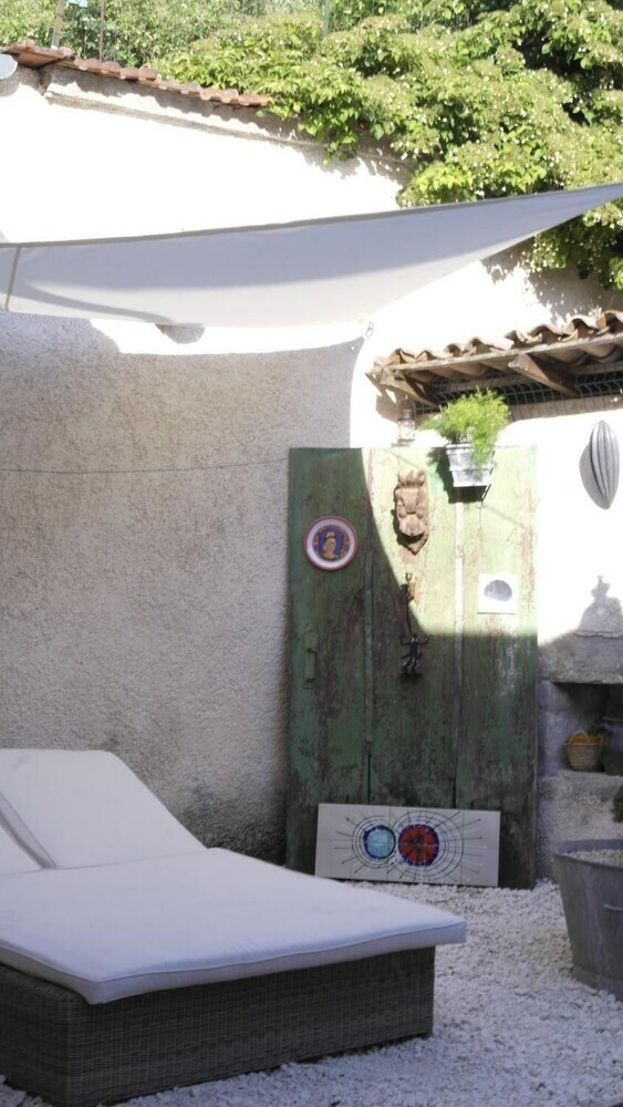 G�te Mustach House - In A Rural Location