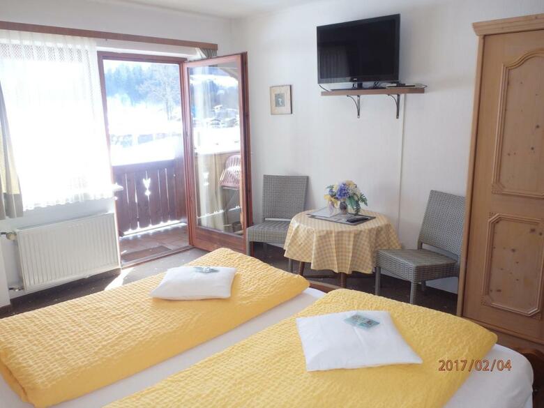 Hostal Hotel - Pension Alpenstern
