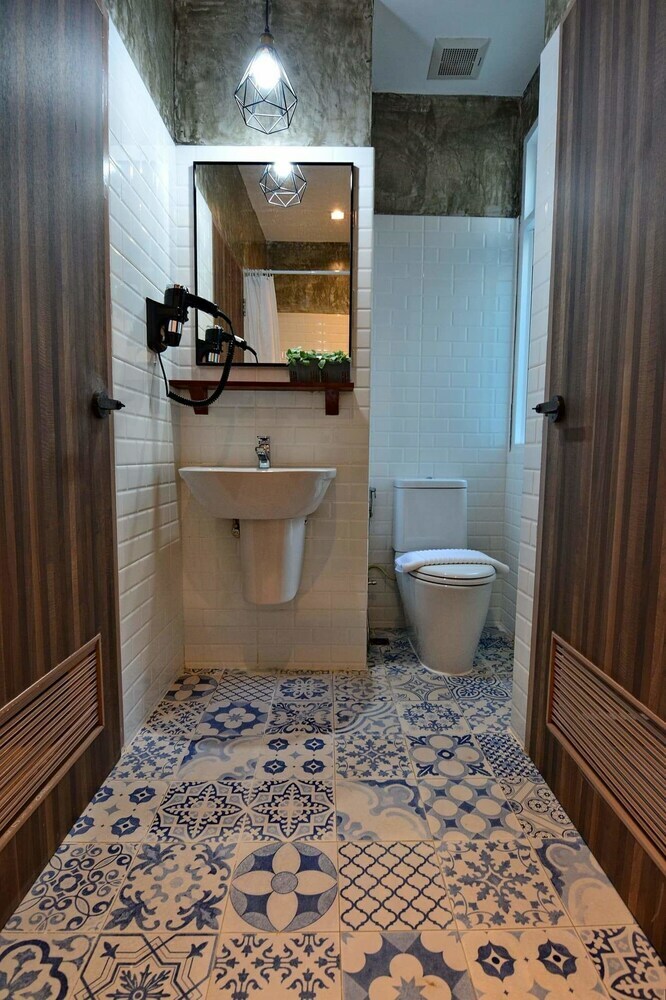 Hostal Lana Beds And Spaces - Hostel