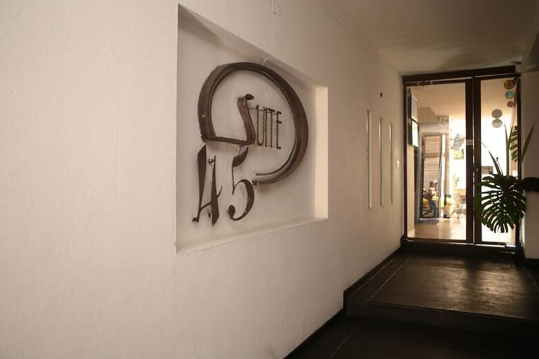 Hotel Suite 45