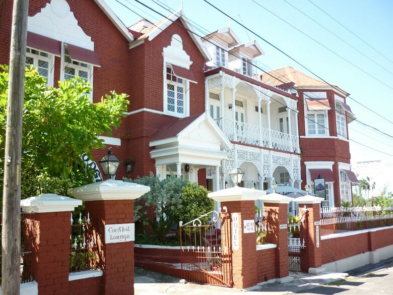 Demontevin Lodge Hotel