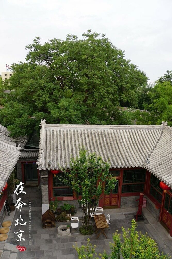 Fly By Knight Courtyard Hotel