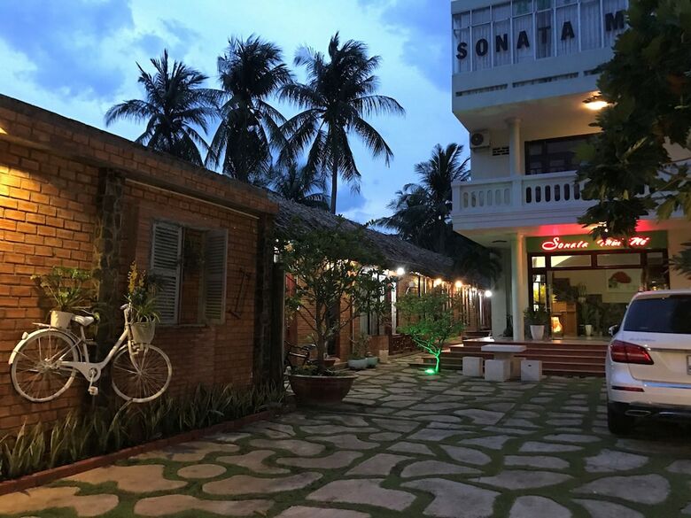 Chao Hotel