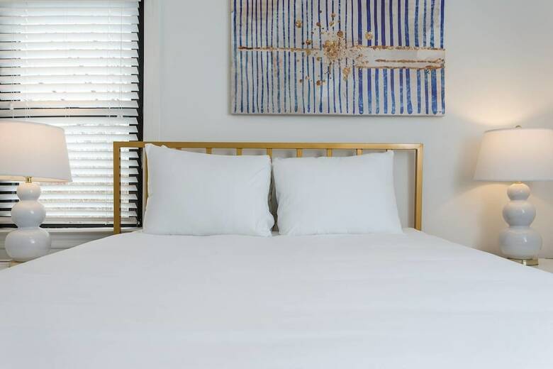 Apartamentos 8 Brs Comprised Of 4 2br Suites By Domio