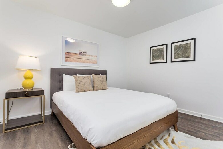 Apartamentos 8 Brs Comprised Of 2 Suites By Domio