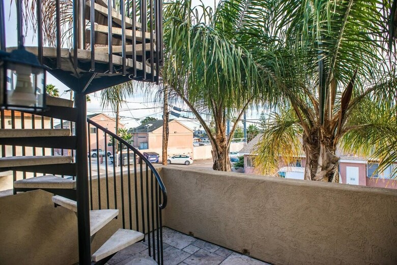 Modern 3br/3ba Pb Home W/ Rooftop By Domio