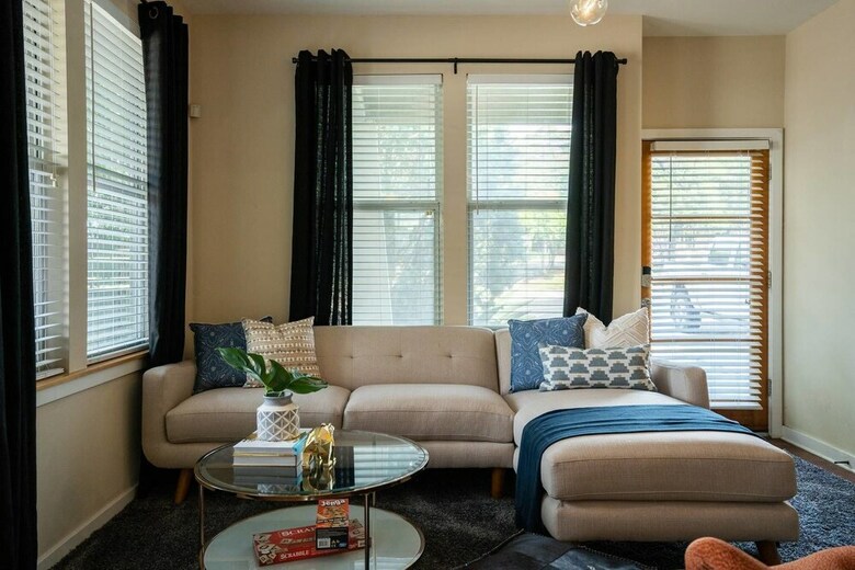Charming Downtown 3br/2.5ba Home W/ Deck By Domio
