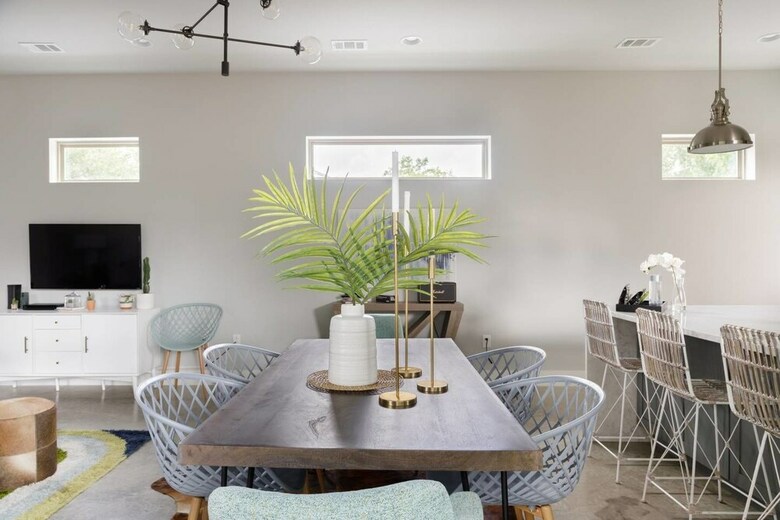 Enjoy A Curated Designer Home With Rooftop Deck
