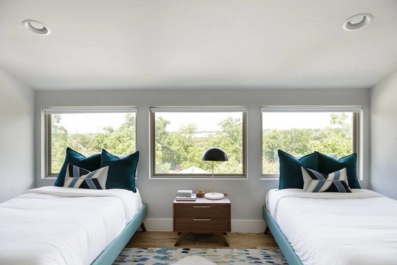 Enjoy A Curated Designer Home With Rooftop Deck
