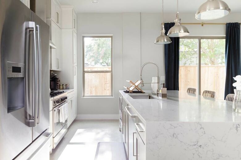 Enjoy A Curated Designer Home With Rooftop Deck