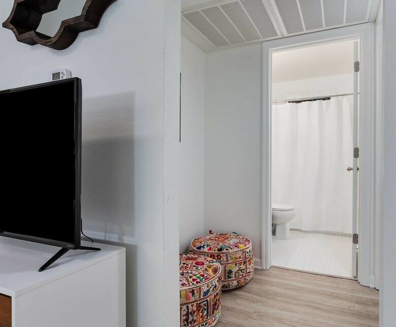 Apartamentos 8 Brs Comprised Of 4 Separate 2br Suites By Domio