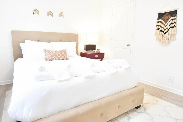 Apartamentos 8 Brs Comprised Of 4 Separate 2br Suites By Domio