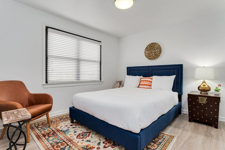 Apartamentos 8 Brs Comprised Of 4 Separate 2br Suites By Domio
