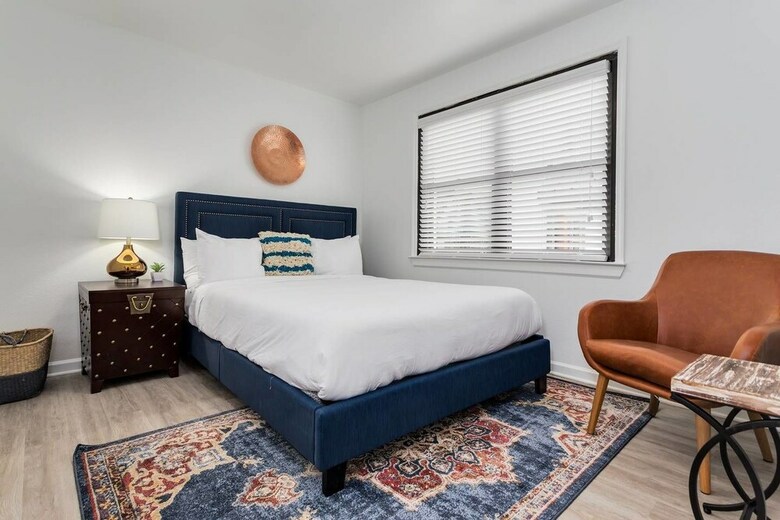 Apartamentos 8 Brs Comprised Of 4 Separate 2br Suites By Domio