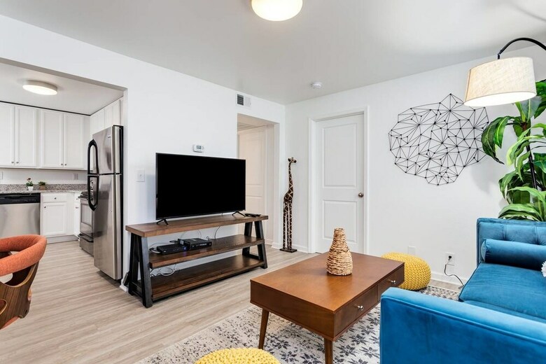 Apartamentos 8 Brs Comprised Of 4 Separate 2br Suites By Domio