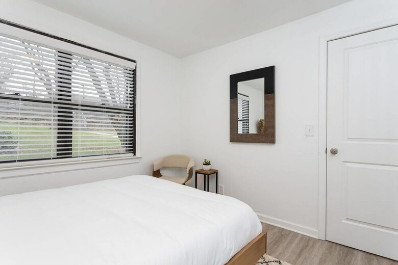 Apartamentos 8 Brs Comprised Of 4 Separate 2br Suites By Domio