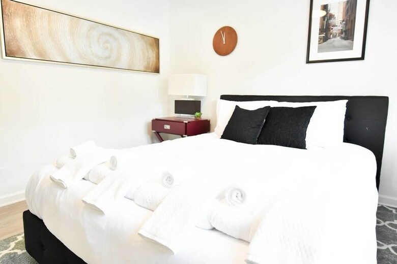 Apartamentos 8 Brs Comprised Of 4 Separate 2br Suites By Domio