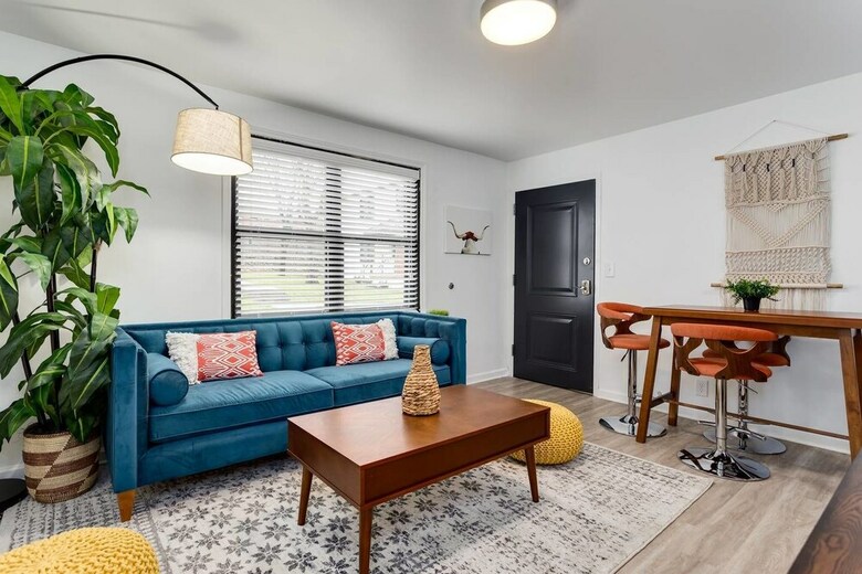 Apartamentos 8 Brs Comprised Of 4 Separate 2br Suites By Domio