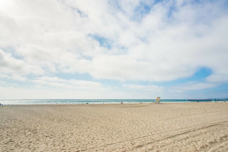 Wonderful 3br/2ba Home In Mission Beach By Domio