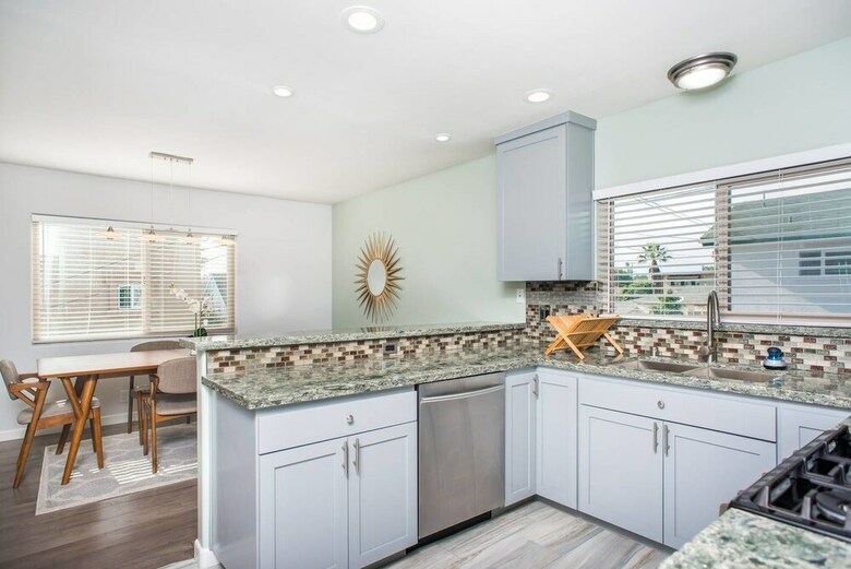Modern 3br Sd Home Steps To Pb By Domio