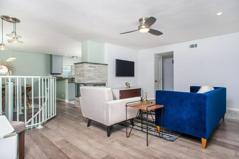 Modern 3br Sd Home Steps To Pb By Domio