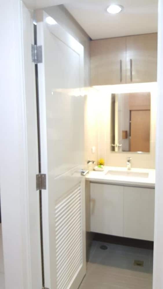 Twin Oaks Place Units