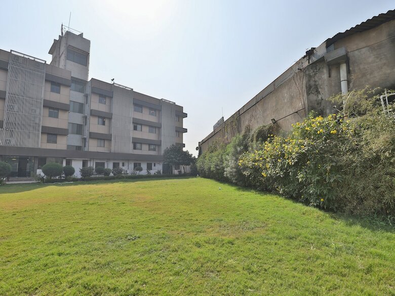 Apartamentos Oyo 11718 Hotel Shivarth