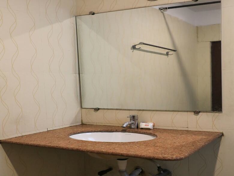 Hotel Oyo 15175 Sai Durga Reside