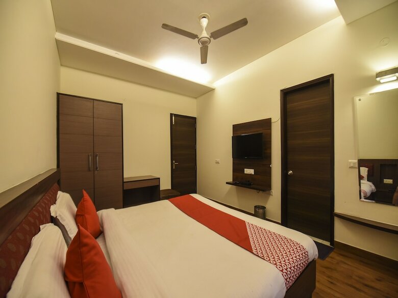 Oyo 15946 Hotel Barog Villa