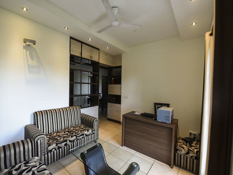 Oyo 15946 Hotel Barog Villa