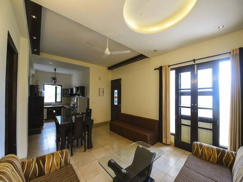 Oyo 15946 Hotel Barog Villa