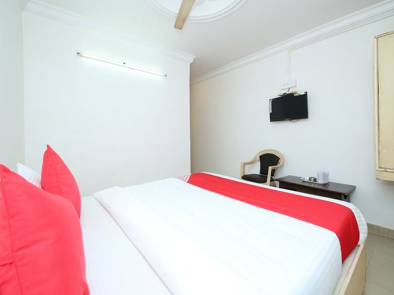 Oyo 14465 Hotel Cozy Residency