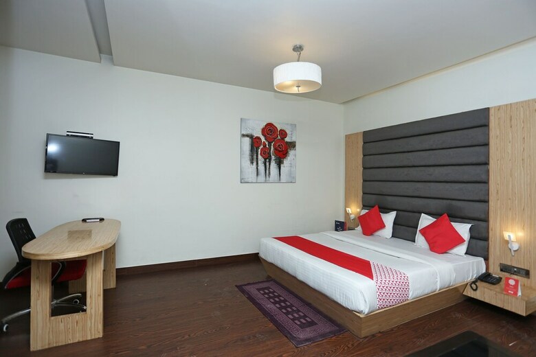 Oyo 8183 Hotel Sandal Wood