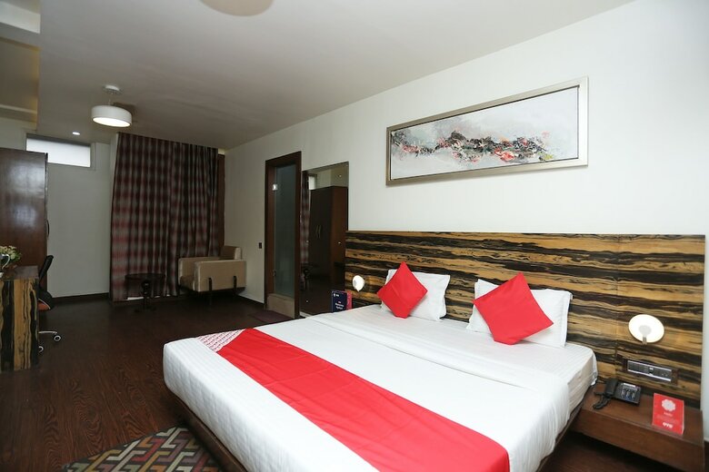 Oyo 8183 Hotel Sandal Wood