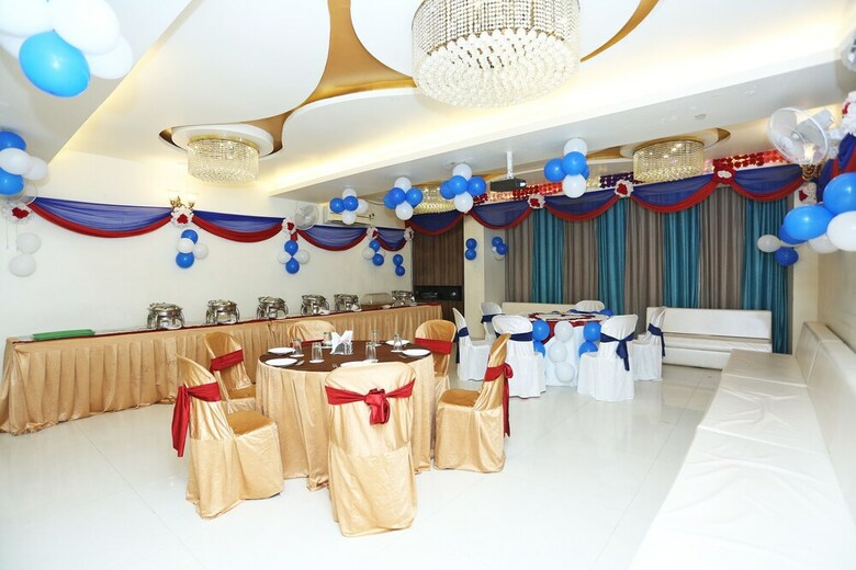 Oyo 8183 Hotel Sandal Wood