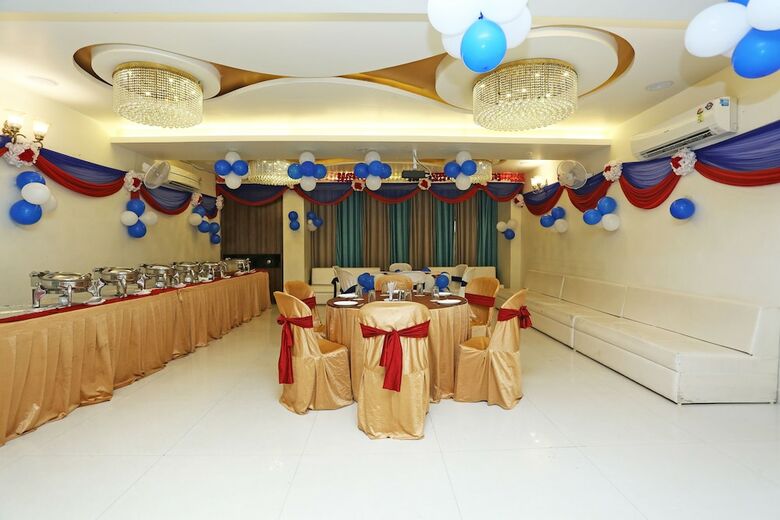 Oyo 8183 Hotel Sandal Wood