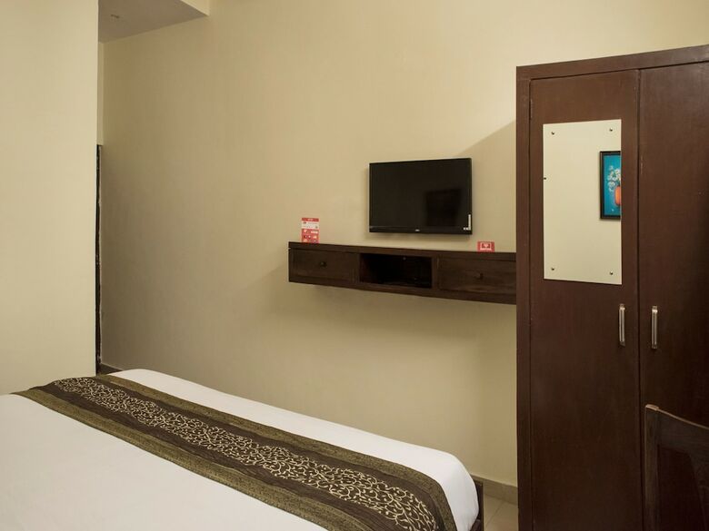 Hotel Oyo 2393 Vanraj Palace
