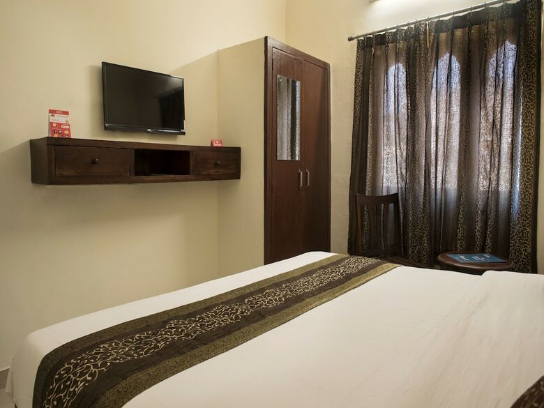 Hotel Oyo 2393 Vanraj Palace
