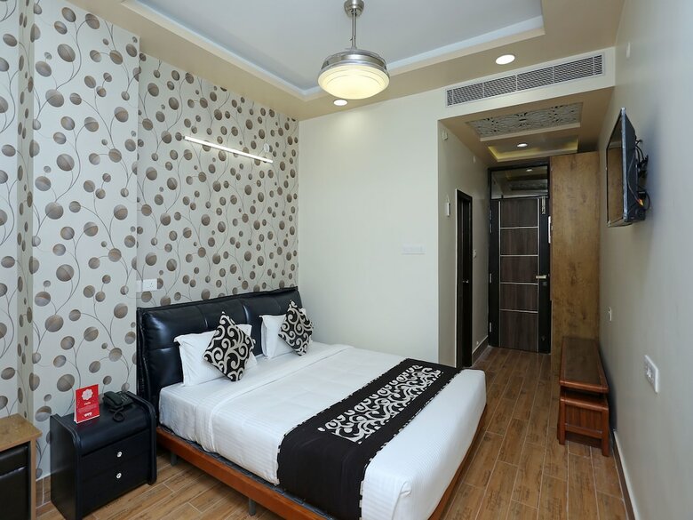 Oyo 16639 Hotel Shri Pushpraj