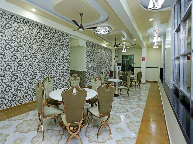 Oyo 16639 Hotel Shri Pushpraj