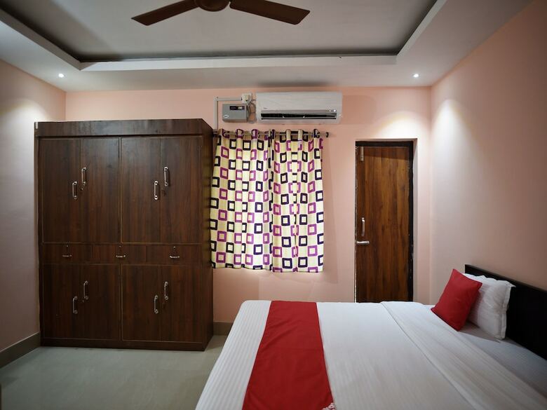 Oyo 16407 Hotel Dream Castle