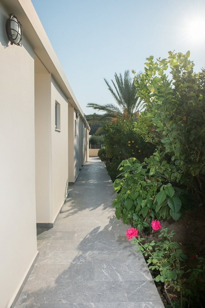 Mirabella Apartments