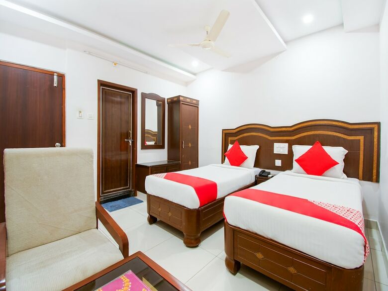 Oyo 15936 Hotel Gnr Residency