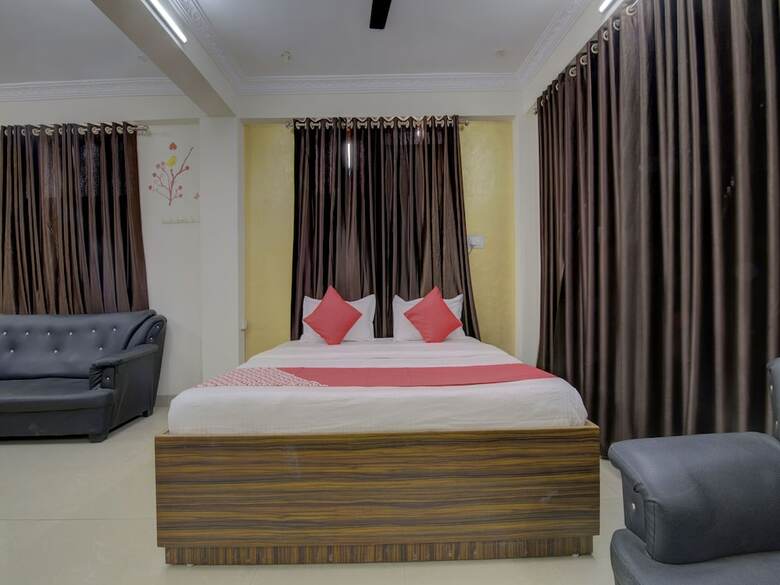 Oyo 15589 Hotel Kamdhenu