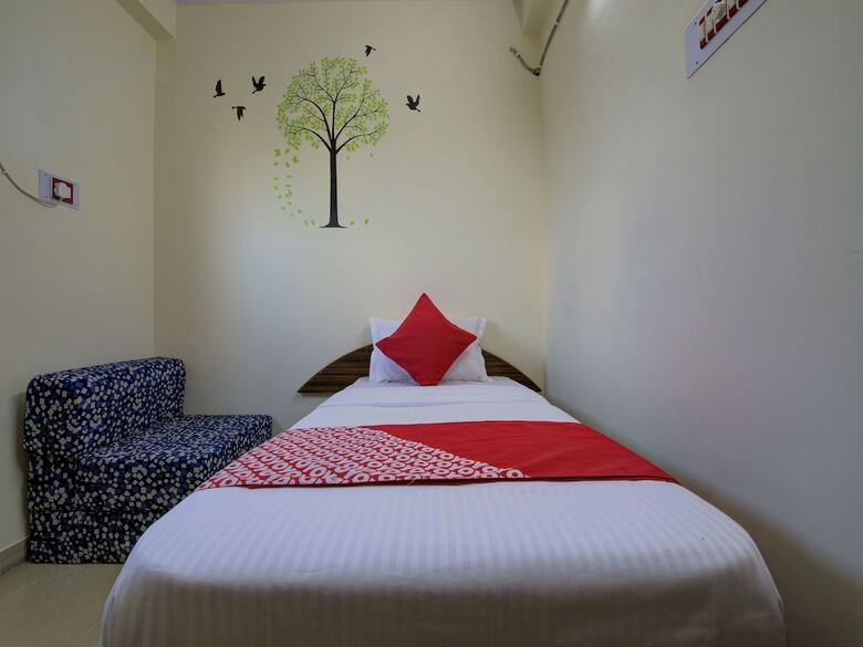 Oyo 15589 Hotel Kamdhenu