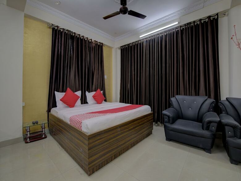 Oyo 15589 Hotel Kamdhenu
