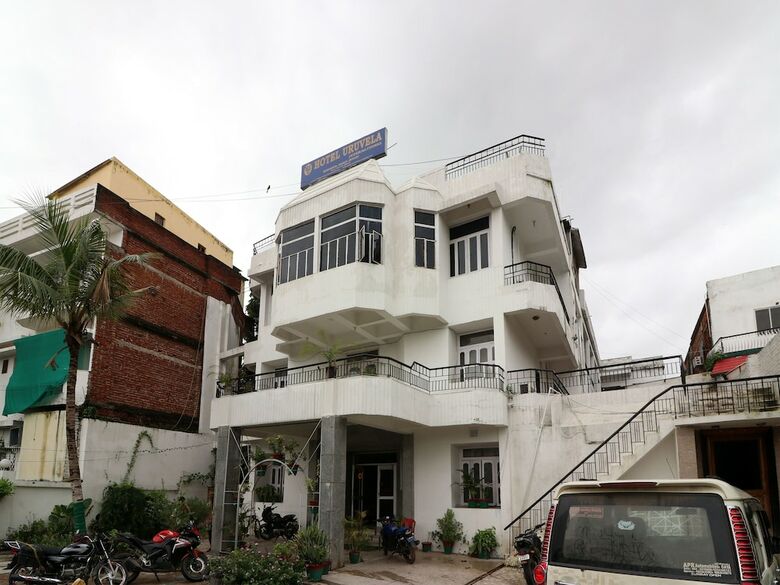 Oyo 16112 Hotel Uruvela International