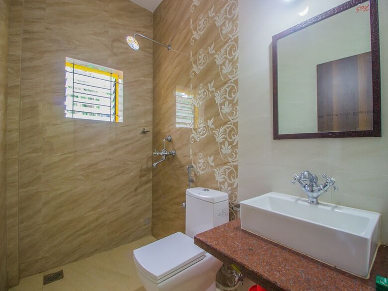Hotel Oyo 16401 Home Colorful Studio Calangute Beach