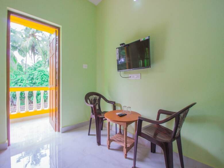 Hotel Oyo 16401 Home Colorful Studio Calangute Beach